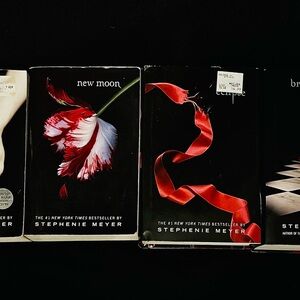 Stephenie Meyer Twilight Paperback Box Set - Black & Red Accents 4 Books